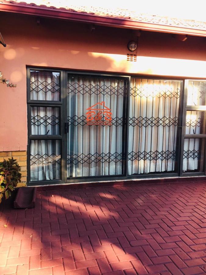 Forever Comfy Bed Vanderbijlpark Exterior foto